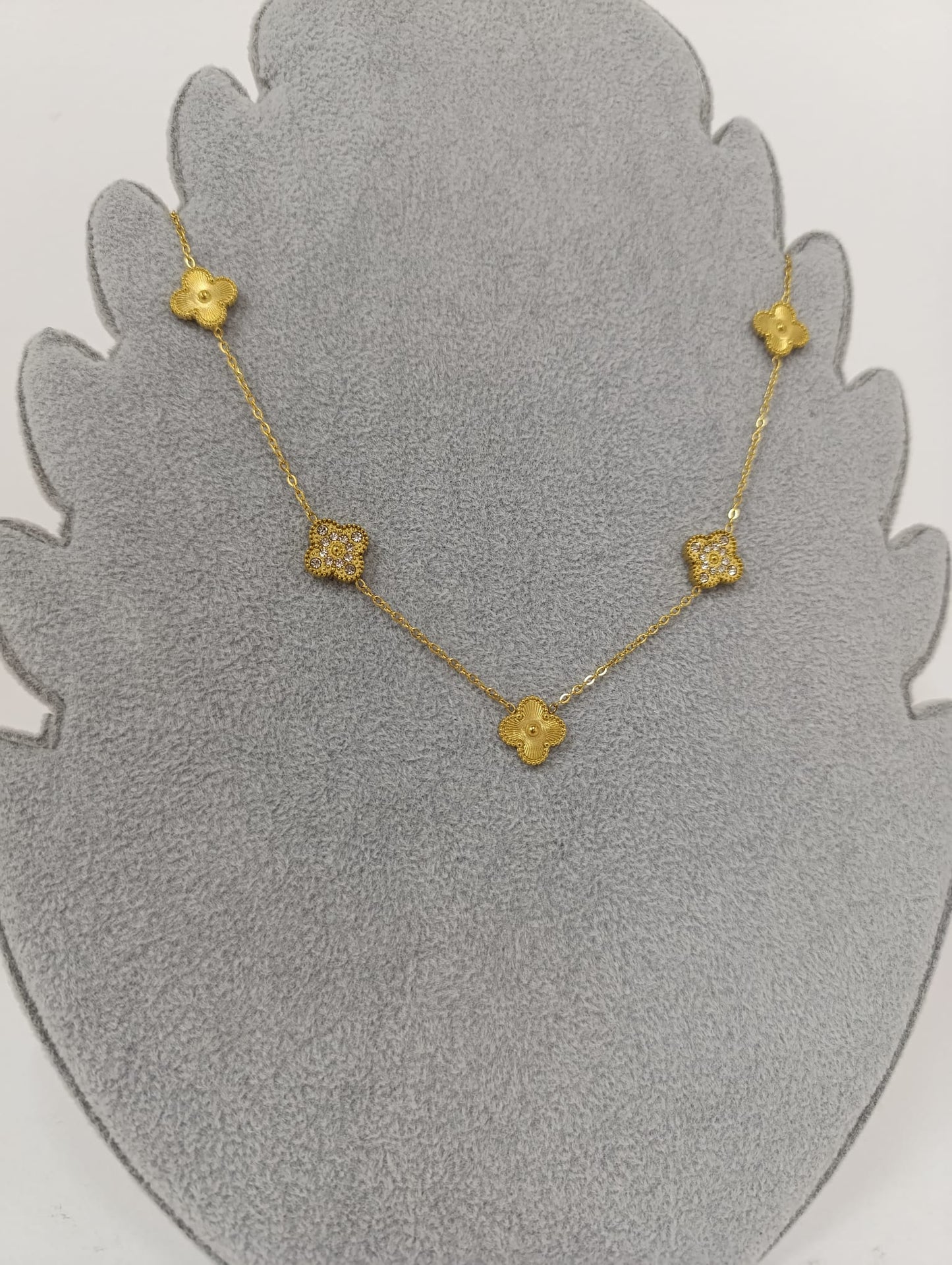 Collar de trébol de oro y nácar