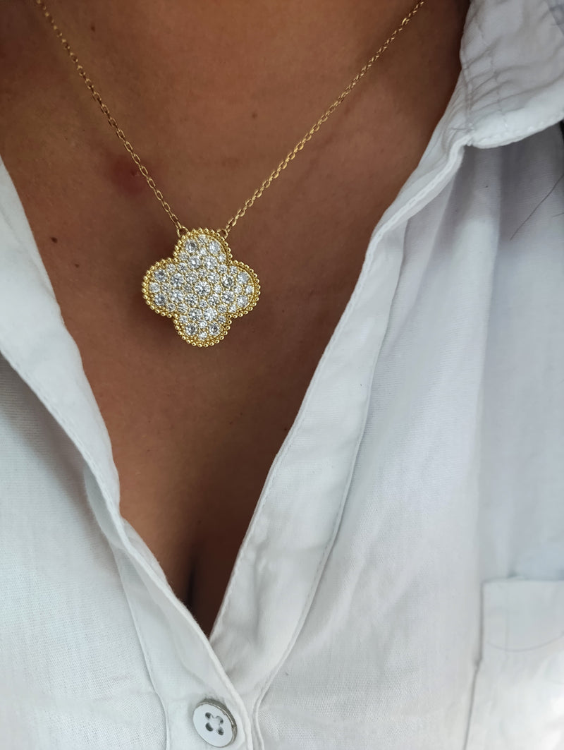 Collar trébol de piedra