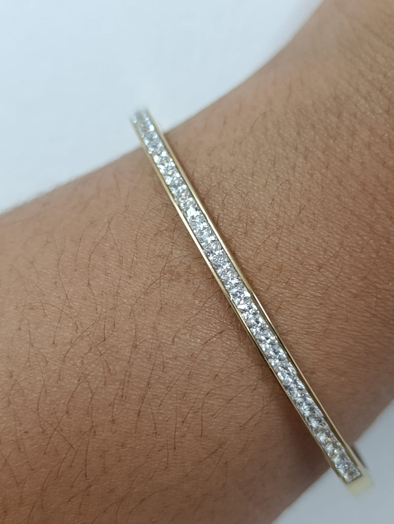 Pulsera con tachuelas