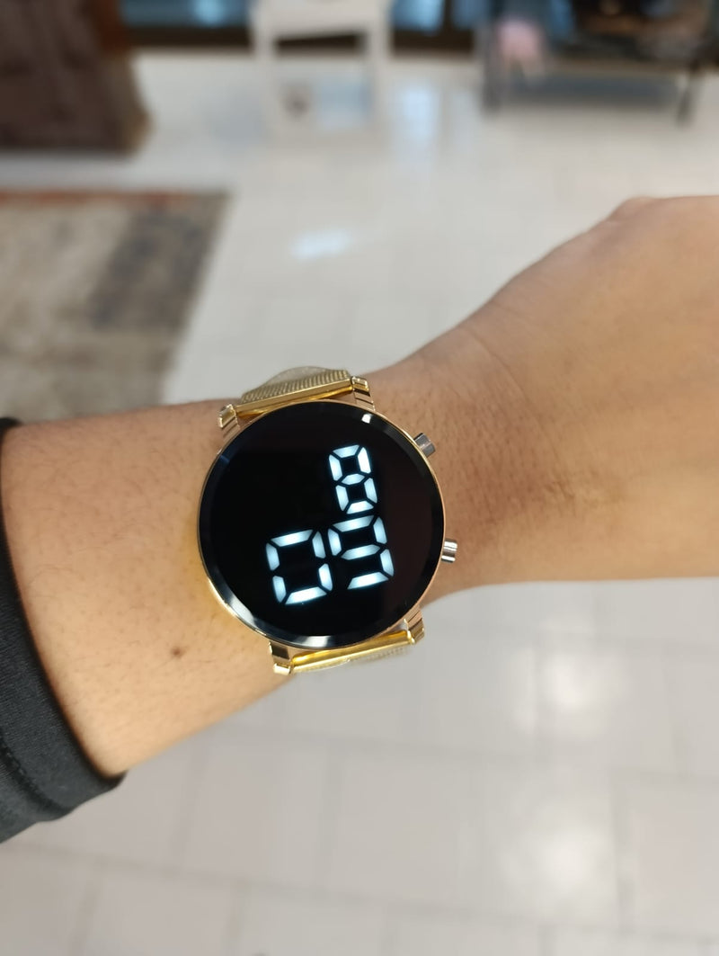 Relógio Digital Dourado