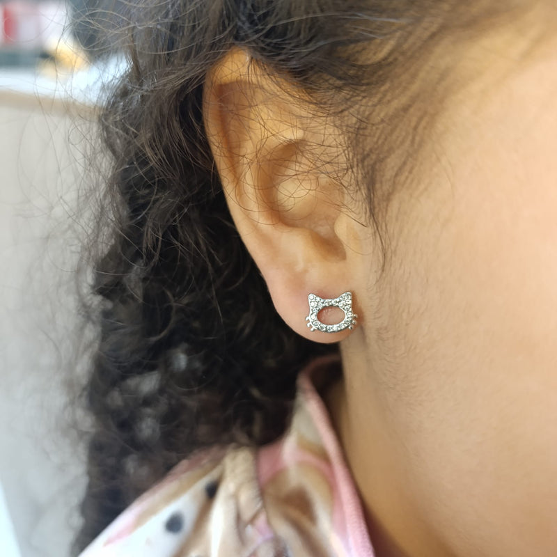 Brinco Infantil Gatinho em aço cirúrgico com zirconias