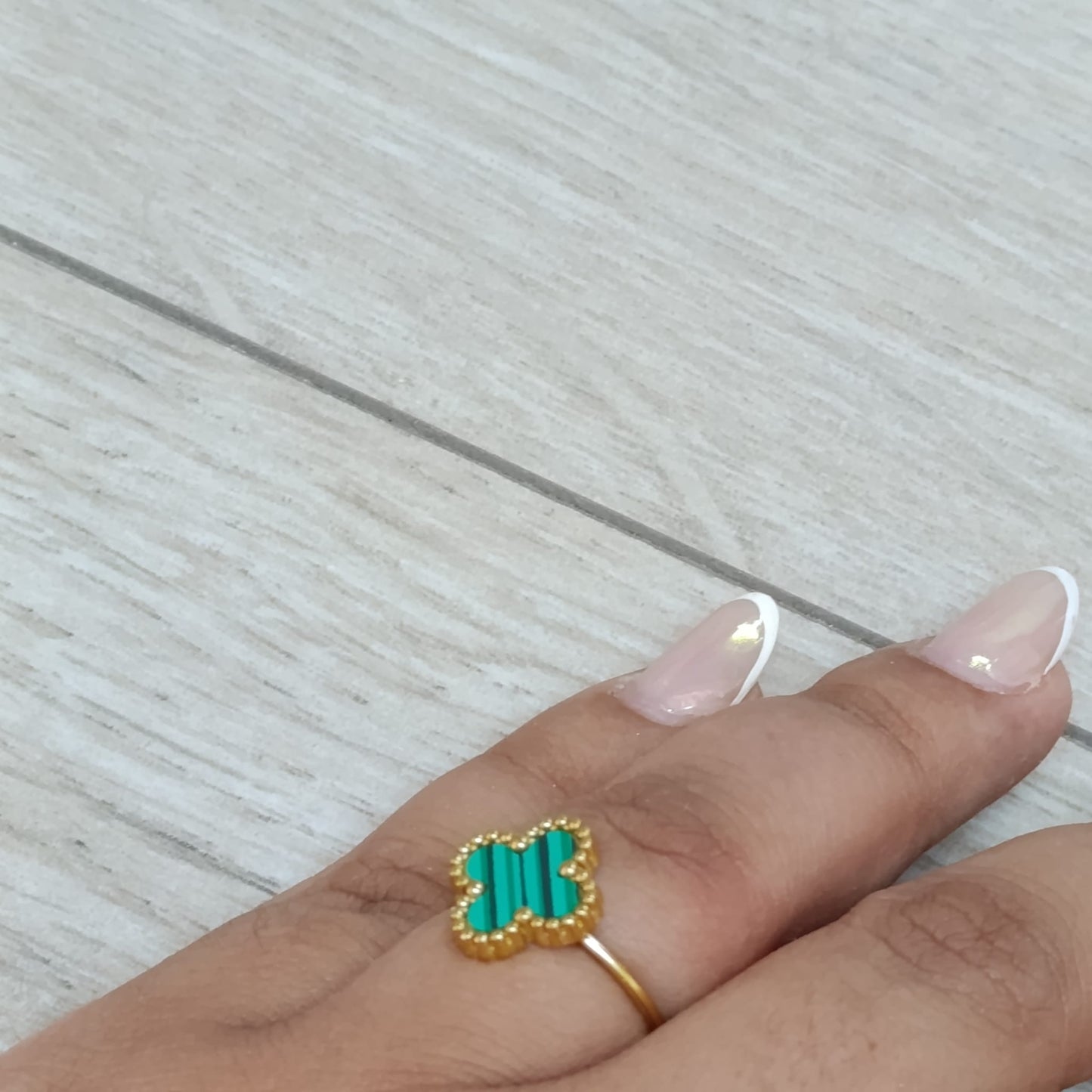 Anillo de trébol ajustable