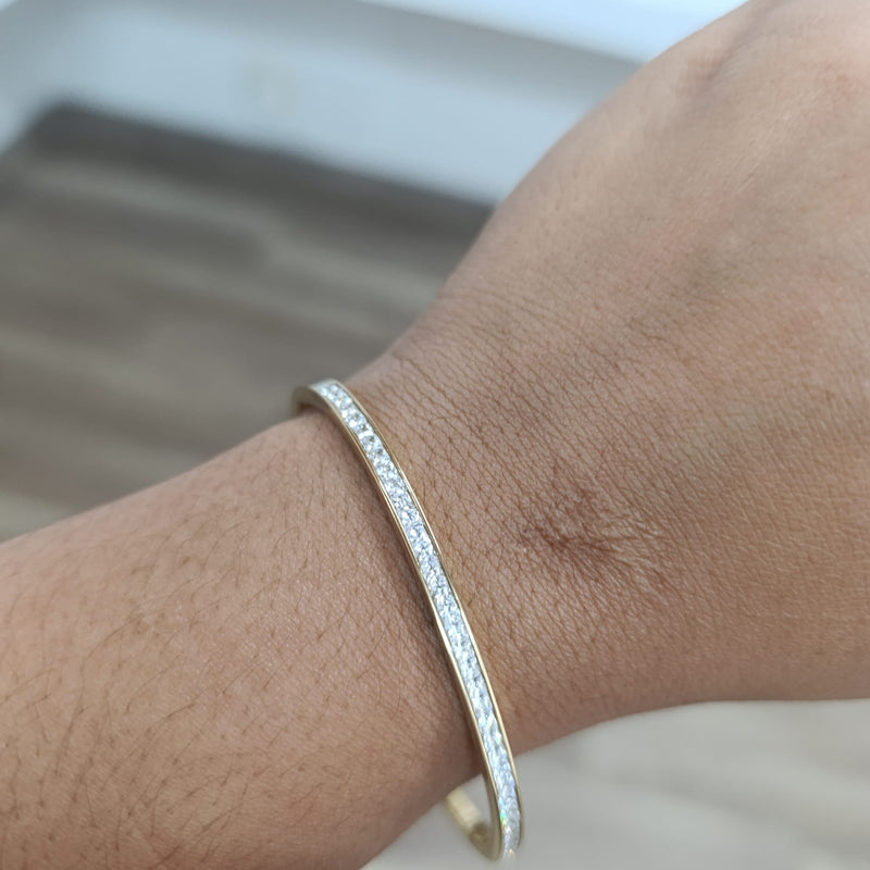 Pulsera con tachuelas