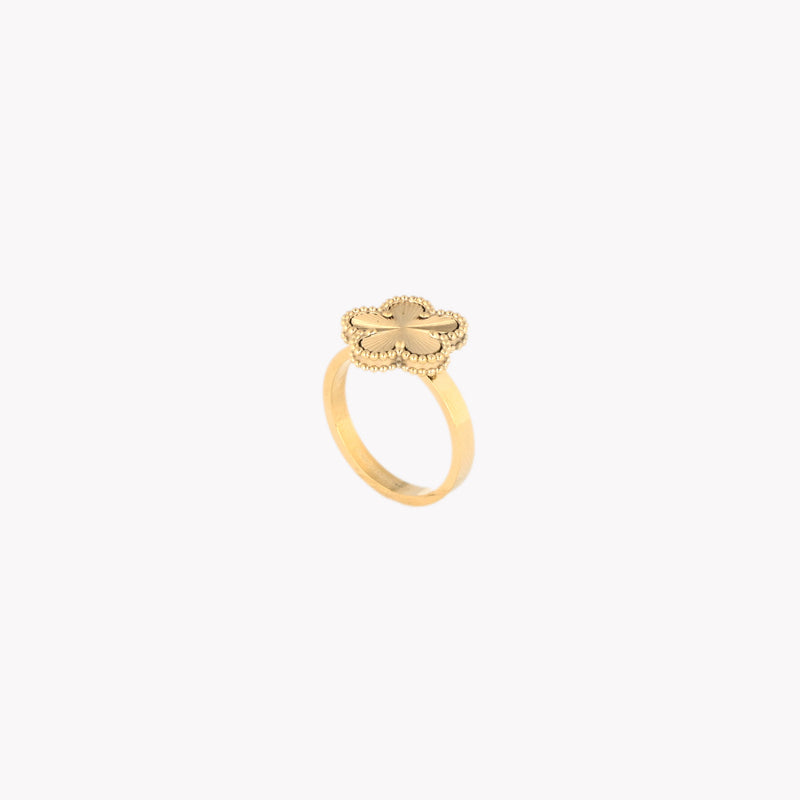 Anillo trébol dorado
