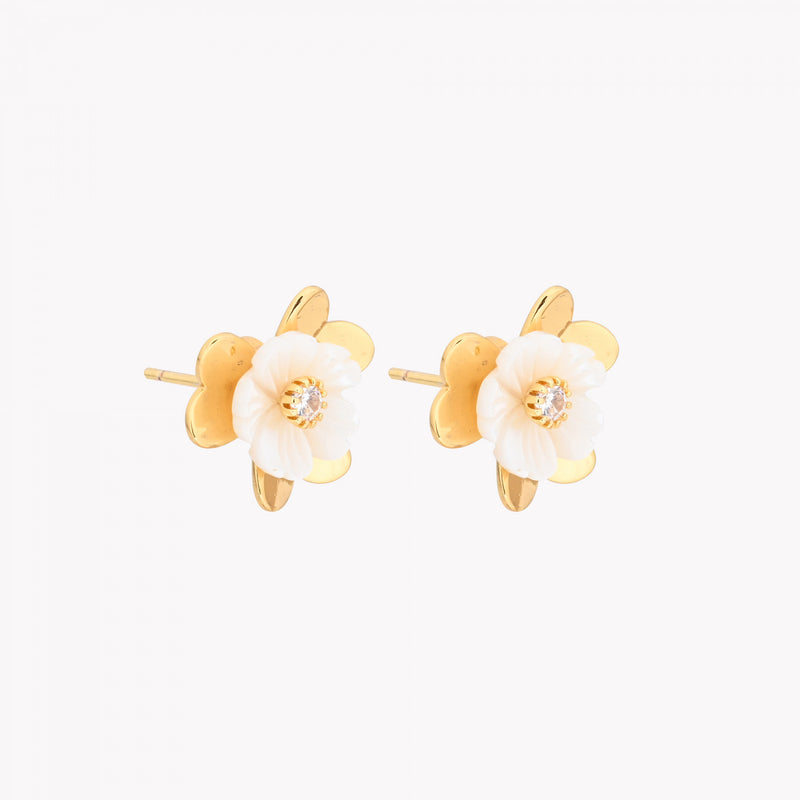Brincos em Banho de Ouro 18k flor madrepérola