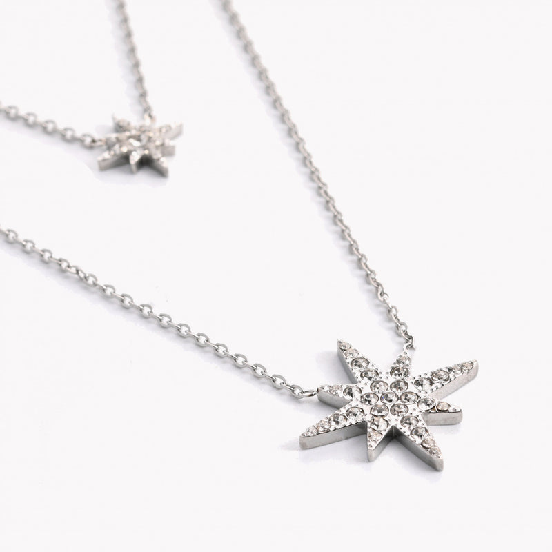 Collar doble de acero con estrellas.