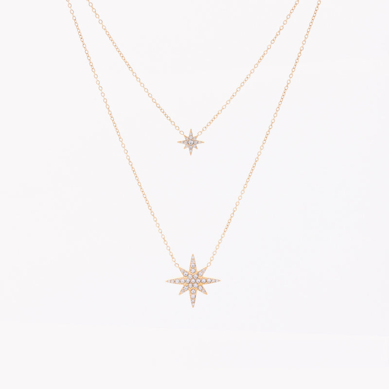 Collar doble de acero con estrellas.